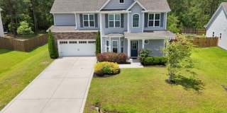 4 bedroom 2.5 bathroom home close to beaches, shopping, and Marine Corps Bases. Gallery 3