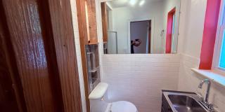 Pet Friendly 3 Bedroom, 2 Bath Home with Hardwood Floors Gallery 7
