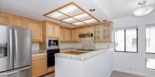2BR/2.5BA Townhouse with Bay Views + 3 Decks | 2-Car Garage | San Carlos | YouTube Tour Gallery 17