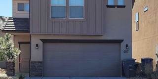 Cozy 4 Bedroom Townhome Gallery 1