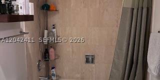 2025 Brickell Ave Gallery 10