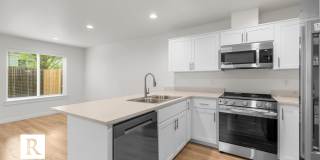 STUNNING 3 Bed / 2.5 Bath Brand New Townhome / End Unit !!! Gallery 9