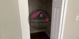 Adorable One Bedroom Duplex! Gallery 13