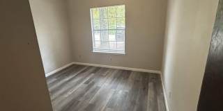 1330 Lake Dr Gallery 8
