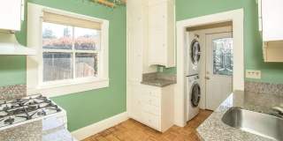 3 Bed, 1 Bath Home by Downtown! Gallery 5