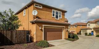 Gorgeous 3/2.5 with Office AND Bonus Room (PLEASE READ ENTIRE AD BEFORE REQUESTING A VIEWING). Gallery 1