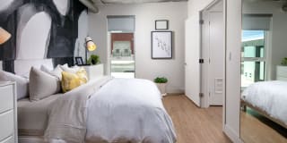 Llewellyn Gallery 17