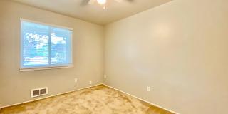 Charming Townhome in Bellevue's Newport Hills Community Gallery 12