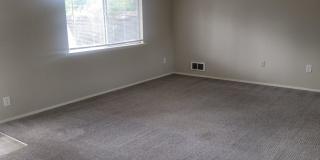 Cozy Parkland 2 bedroom house with Fenced Yard Gallery 4