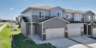 Beautiful & Spacious Townhomes w/ Two Car Garage- END UNIT! Beautiful & Spacious Townhomes w/ Two Car Garage- END UNIT! Gallery 1