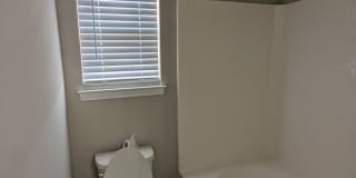 Townhome Close to I-485 and Shopping/Restaraunts Gallery 14