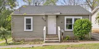 3 Bedroom | 1 Bathroom | 1 Car Detached Garage | Pets Welcome! Gallery 1