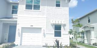 535 SE Rivergrass St Gallery 1