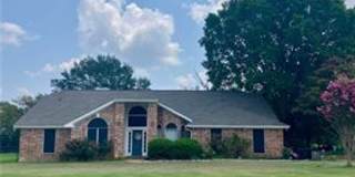 Country Living!! 3 ACRES Gallery 1