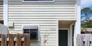 2 Bed / 2.5 Bath End-Unit Townhome in Mill Run Gallery 1