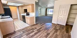 Updated 3 Bedroom, 2 Bathroom Home in Central Kingman – Across from the Mohave County Fairgrounds! Gallery 13