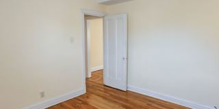 3521-29 1/2 N Broadway Gallery 29
