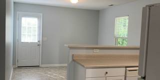3 BD, 2 BA House: Freshly Painted + New Flooring + Available Now! Gallery 14