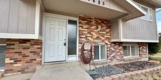 Spacious Pet-Friendly Home with Dual Living Areas & Large Backyard Gallery 1