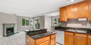 Charming 2BR Condo in Bothell Gallery 10