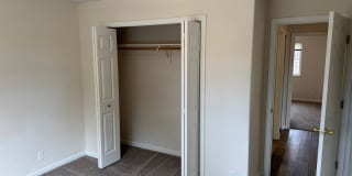 2 bedroom 1 bath duplex with garage! Gallery 13