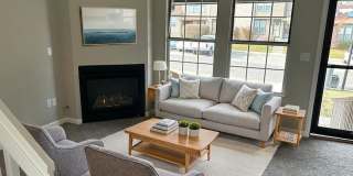 Like New Townhome in Great Aurora Community Gallery 4
