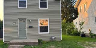 Single Family Home 3 bedroom 1 bath new paint new flooring new appliances Gallery 1