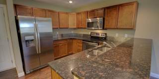 Gorgeous 3 Bedroom Townhome Gallery 6