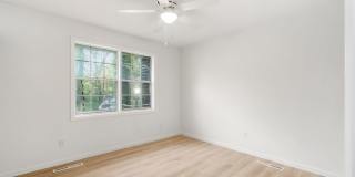 Everything on one level - 4 bedroom, 2 bath home! Gallery 15