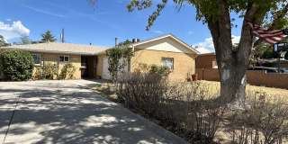 2712 Palomas Drive Northeast Gallery 1