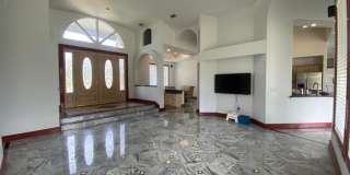 Spacious 3/2 with In-Law Suite Gallery 6