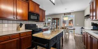 77 Lakeshore Parkway Gallery 15
