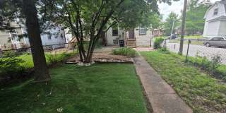 2 bed/1 bath, Single-family Home! Modern and spacious with off-street parking and a relaxing backyard Gallery 6