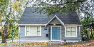 U District - Beautiful 2 Bed / 2 Bath Townhouse Gallery 1