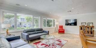 309 Oak St Gallery 24