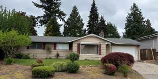 Great location in Milwaukie, OR! 3 bedroom 1 bath home with a large yard! Gallery 1