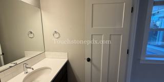 Charming 3 Bed, 2 Bath Townhome with Garage in Beautiful Sandy Gallery 8