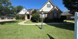 Beautiful 5 Bedroom Bossier City Home in Tiburon Neighborhood Gallery 1