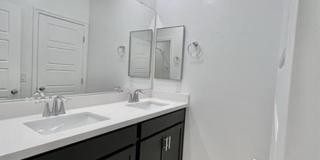 3 Bedroom 2.5 Bathroom Townhome - Pet Friendly. Gallery 14