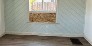 Charming 2 bed 1 bath near tower district Gallery 10