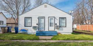 Centrally located 1 Bed 1 Bath Duplex! Gallery 1