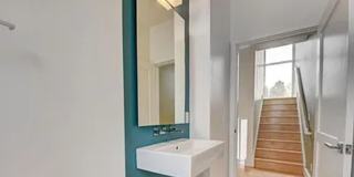 Contemporary Townhome Steps from Jefferson Park & LoHi!! Gallery 11