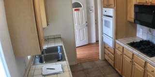 BEAUTIFUL WOOD FLOORS IN THIS- 5 BED 2 BATHROOM- Includes maid service Gallery 15