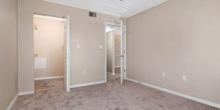 Park Lake — 1 Bed / 1 Bath + Den | Upstairs Condo | Brandon, FL Gallery 20