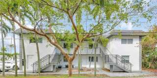 407 SE 9th Court Gallery 1