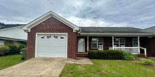 Conveniently Located Duplex! Gallery 1