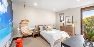 16 Shore Walk Gallery 56