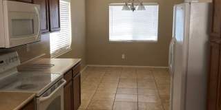 Beautiful Single-Level 3 Bedroom, 2 Bathroom Home in Maricopa Gallery 7