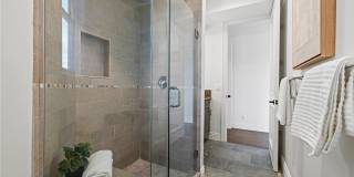 5011 Hayvenhurst Avenue Gallery 29