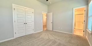 **Gorgeous Newer Build! 3 Bed 2 Bath** Gallery 10